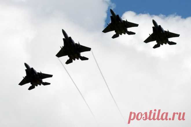 Пентагон: США нанесли удар по складу оружия проиранских группировок в САР. Глава Пентагона Ллойд Остин заявил, что удар был нанесён в ответ на обстрелы американских сил в регионе.