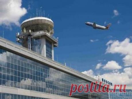 Секретные столовые в московских аэропортах 
Кто не покупал в московских аэропортах бутылочку воды за 100 рублей? А о ценах на еду вообще не идёт речи. Пользователи Интернета поделились секретами, как дёшево и сытно поесть во Внуково, Домодедово и Шереметьево. Слегка запутанные инструкции, но оно того стоит, если Вам пришлось надолго задержаться в аэропорту, а голод не тётка. Полезная информация для всех, кто летает, сохраняйте себе! 
 
1. Внуково 
 
Запоминаем маршрут: входим в терминал "Б", ес