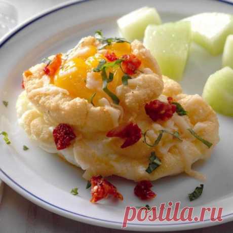 👌 Облачные яйца: рецепт оригинальной яичницы, рецепты с фото Вкусный рецепт Облачные яйца: рецепт оригинальной яичницы, пошаговый, с фото и отзывами 👍 Блюда из яиц, Яичница, Рецепты из сыра, Блюда из перца, Пармезан рецепты, Базилик рецепты, Блюда с вялеными помидорами