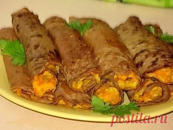 Дорогие мои читатели! Приготовленные  блины по этому рецепту можно употреблять просто, как блины, а можно смазать начинкой и завернуть в рулеты – получится отличная холодная закуска. Вообще это универсальный рецепт блинов. Мягкие, нежные и не много влажные получаются. Ваша семья, как в прочем и моя, будет от них просто умиляться, когда будут их кушать.