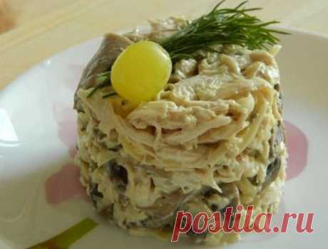 обалденный салат с грибами и курицей — очень вкусно!