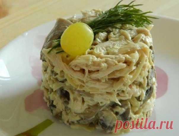 обалденный салат с грибами и курицей — очень вкусно!