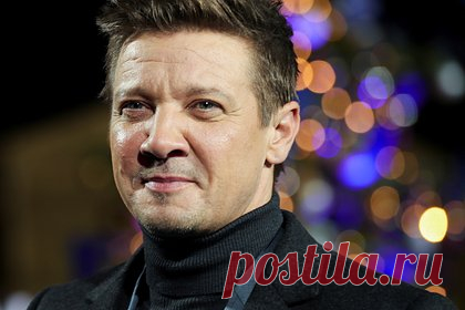 Сыгравший супергероя киновселенной Marvel актер попал в ДТП. Голливудский актер, двукратный номинант на премию «Оскар» и звезда франшизы «Мстители» Джереми Реннер, известный по роли Соколиного глаза, попал в ДТП и находится в критическом состоянии. По словам его представителя, 51-летнего актера доставили в больницу по воздуху после «несчастного случая, связанного с погодой».
