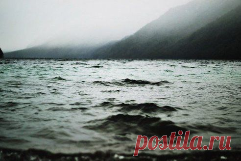 Я сегодня думал, что вода может быть водой, но если её нагреть, она становится паром, а если охладить — льдом. И неизвестно, чем она является на самом деле: паром, водой или льдом.
Может быть, так и с человеком, он тоже бывает разным. 

 Януш Корчак