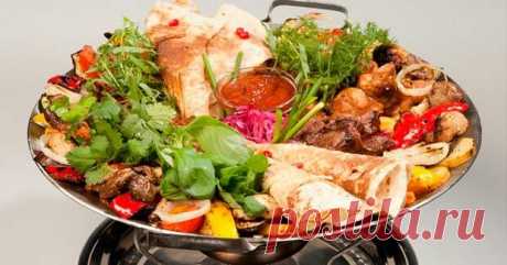 (37) Садж - вкусное, колоритное блюдо азербайджанской кухни - Будет вкусно - 24 июня - 43219197371 - Медиаплатформа МирТесен Садж - понятие, которым обозначают блюда среднеазиатской кухни, приготовленные на плоской сковороде с одноименным названием. Технология предполагает поэтапное обжаривание мяса и овощей. Каждый последующий компонент, жарясь в соках предыдущего, напитывается его вкусами и ароматами, от чего еда - 24 июня - 43219197371 - Медиаплатформа МирТесен