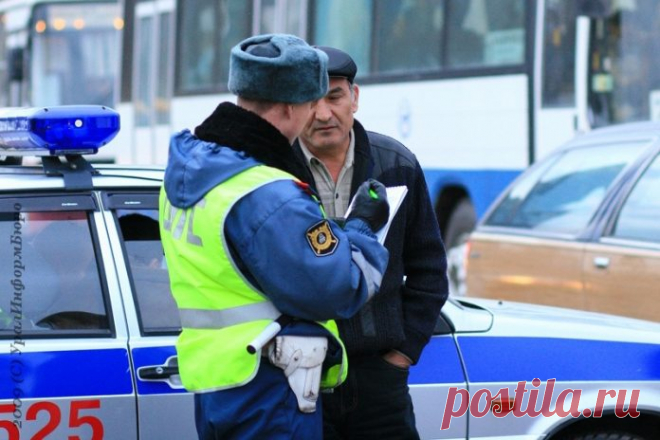 Нечестные сотрудники ГИБДД встречались, наверное, каждому автомобилисту. У них есть свои уловки, чтобы вытрясти деньги с не слишком грамотного или просто растерявшегося водителя. Но некоторые мошеннические схемы особенно удаются зимой.