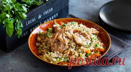​Курица с перловкой и овощами