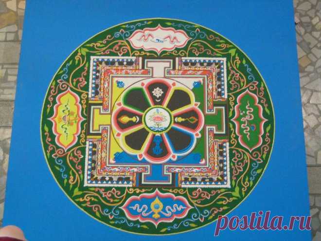 dazan.spb.ru-avalokiteshavara-mandala-2005-1.jpg (800×600)