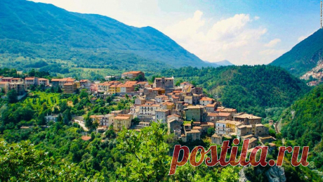 Italy region will pay you $27,000 to move there Molise, a wild and beautiful region to the east of Rome, is offering to pay people $27,000 to move there in the hope they'll save rural communities from dying out.