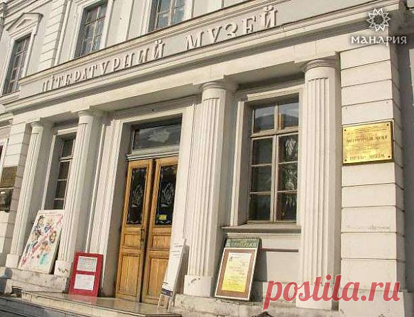 В магазине канцтоваров: 
- Мне нужен кульман. 
- Нету Кульмана, в командировке.. 
- Да нет, мне для ватмана.. 
- Ватмана посадили.. 
- Нет, вы меня не так поняли, я - дизайнер.. 
- Вижу, что не Иванов!