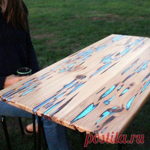 Светящийся в темноте стол