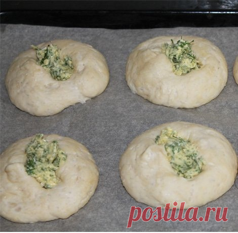 Вкусные булочки с хрустящей корочкой и ароматом, пробуждающим аппетит. Разве можно отказаться от такой выпечки?