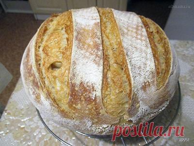 Белый хлеб на закваске Выпечен с холодной ночной расстойкой. По описанию кажется долго и сложно. На самом деле всё происходит легко и практически без твоего участия. Хлеб получается вкусный и красивый.