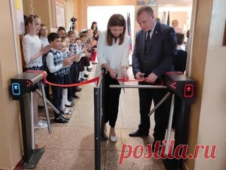 Макеевские школы начали ставить электронные системы слежения.