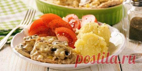 Мясо по-французски из свинины с соусом бешамель в духовке: рецепт - Лайфхакер