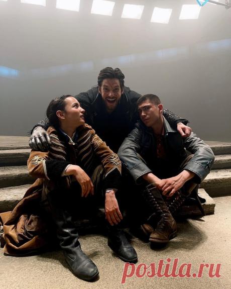 Тень и кость (2023)