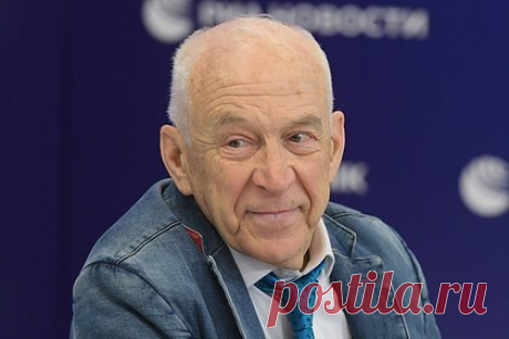 Актер Пашутин заявил об отсутствии ума у латвийской певицы Вайкуле. Народный артист России Александр Пашутин раскритиковал латвийскую певицу Лайму Вайкуле после ее слов в поддержку сноса памятников российским военным в своей стране. Актер назвал исполнительницу «конченой идиоткой», а также подчеркнул, что именно благодаря победе Советского Союза она появилась на свет.