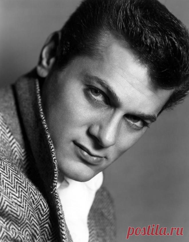 Тони Кертис (Tony Curtis)
- 3 июня, 1925 • 29 сентября 2010
