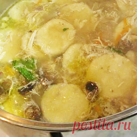 Суп с галушками - одно из вкуснейших первых блюд! Особенно его любят детки :)