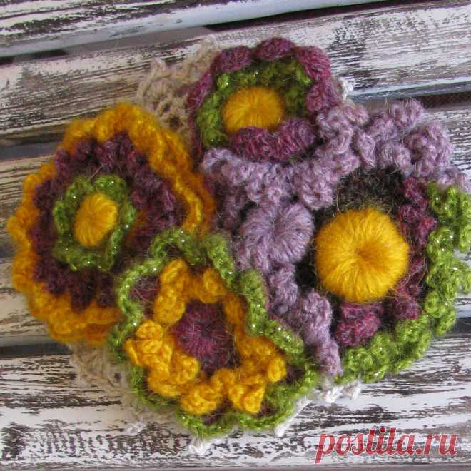 Брошь ручной работы украшение для пальто платьев и сумок
© https://www.livemaster.ru/item/26390877-ukrasheniya-brosh-ruchnoj-raboty-ukrashenie-dlya-palto-platev