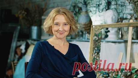 Мешки и авоськи, сундуки и футляры, шкатулки и табакерки — ничто не случайно в художественных произведениях! О «чемоданном пространстве» — в новой лекции Светланы Сидоровой нашего увлекательного курса «Умные вещи». Не пропустите!