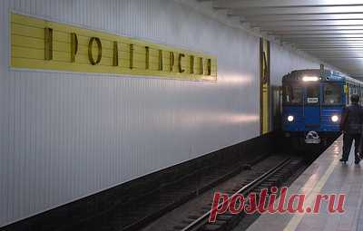 В Москве поезда не останавливаются на станции метро "Пролетарская" из-за дыма в коллекторе. Причина выясняется а там разве не подземный переход?

