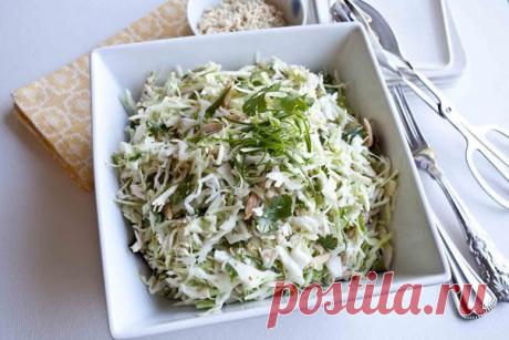 Салат для сушки тела. Идеальный ужин! 

Вкусно, сытно и очень диетично!

100гр - 75,6, Белки - 7,1, Жиры - 3, Углеводы - 1,46

пекинская капуста 250гр,
стебель сельдерея 100гр,
сыр 20% 40гр,
масло оливковое 4гр (1 ч.л.),
куриная грудка 200гр,
яйцо варенное в крутую -1шт
зеленый лук 5гр, укроп 2гр, петрушка 2гр

Измельчите все ингредиенты и заправьте маслом либо нежирным йогуртом со специями (соль+перец+сухие травы). Готово!