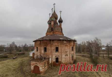 Неизвестная Россия: заброшенная церковь 16 века в деревне Курба