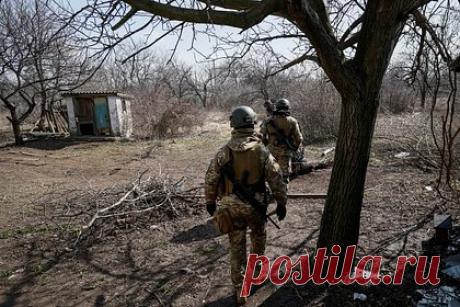 Стали известны потери ВСУ в Артемовске. Вооруженные силы Украины (ВСУ) теряют около 100-200 солдат в ходе боев за Артемовск (украинское название — Бахмут) ежедневно. Издание The Sunday Times предполагает, что потери ВСУ на артемовском направлении могут вынудить Киев принять решение оставить оборону города и отойти в Славянск или Краматорск.