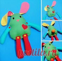 Coelho monta e desmonta ideal para crianças brincarem e se divertirem. As perninhas e os bracinhos saem e podem ser recolocados. Tem por volta de 38cm + as orelhas :) Cores sortidas.