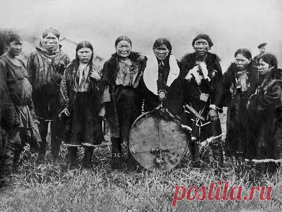 Советский Союз унаследовал огромную территорию дореволюционной России с крайне разнообразным населением Коммунисты, видя в традиционных культах экзотическую разновидность «опиума для народа», начали «перевоспитывать» чувашей, якутов, шорцев и других язычников на атеистических началах