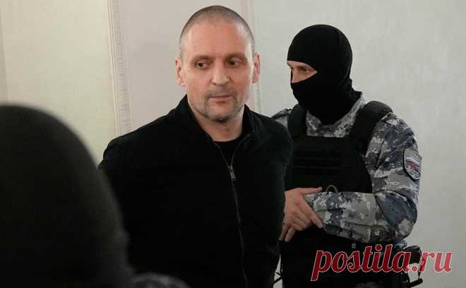 Военный суд начал заново рассматривать дело Удальцова о терроризме. Во 2-м Западном окружном военном суде дело лидера «Левого фронта» рассматривается заново в связи с заменой судьи Тришкина, которого судят по уголовному делу
