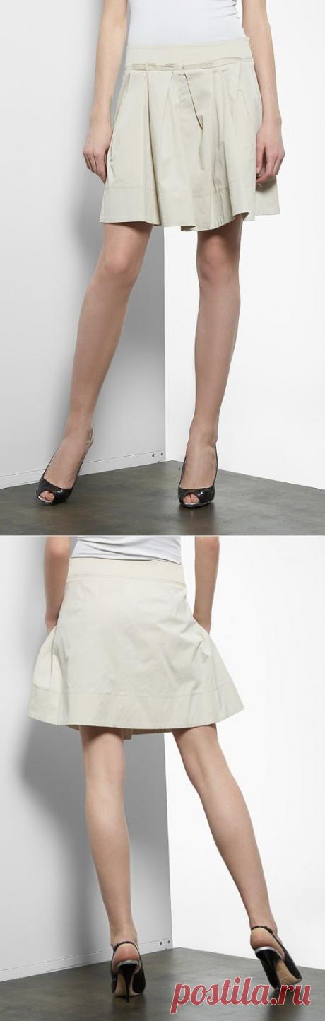 Юбка с хаотичными складками, карманами, на кокетке.