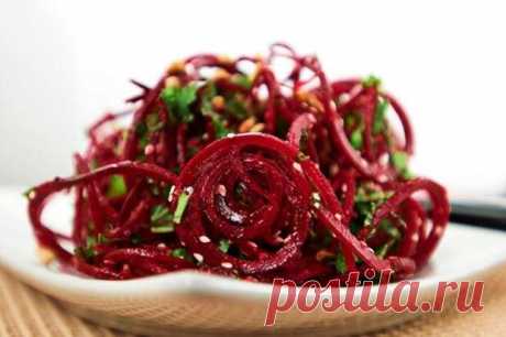 Салаты из вареной свеклы: 20 отличных рецептов - Будет вкусно - 22 марта - Медиаплатформа МирТесен Фото: ampravda.ru Свекла – вполне самодостаточный продукт, и она хороша сама по себе. Но еще лучше она будет в этой подборке рецептов салатов. Попробуй и убедись на практике, ведь мы подобрали только самые вкусные и простые! 1. Салат со свеклой и яблоком Фото: gastronom.ru Сложно придумать еще - 22 марта - 43253873472 - Медиаплатформа МирТесен