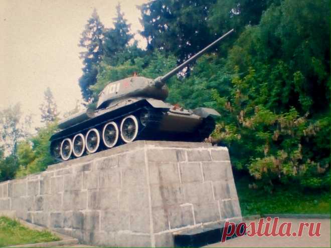 Т-34 на 41 км Ленинградского шоссе (2016 год)