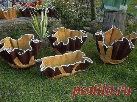 ОНА ЗАМОЧИЛА ПОЛОТЕНЦЕ В ЦЕМЕНТЕ… ВЫ ТОЛЬКО ПОСМОТРИТЕ ЧТО ПОЛУЧИЛОСЬ!
Сохрани шпаргалку, поделись с одноклассниками!  
 
Такой вазон для цветов, который вы сейчас увидите, очень легко сделать. Вам понадобится старое полотенце, цемент и немного терпения. Но вы только представьте себе реакцию соседей… Они наверняка захотят смастерить подобное!  
 
ИНГРЕДИЕНТЫ:  
 
цемент  
ведро  
старое полотенце  
 
ПРИГОТОВЛЕНИЕ:  
 
Для начала подготовьте сам цемент, а потом полностью о...