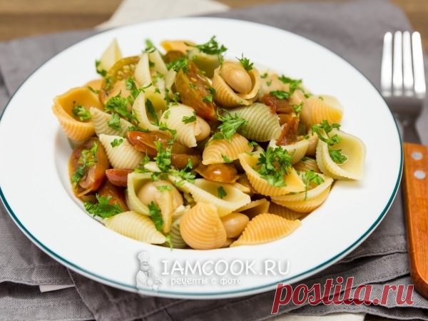 Паста с помидорами и фасолью