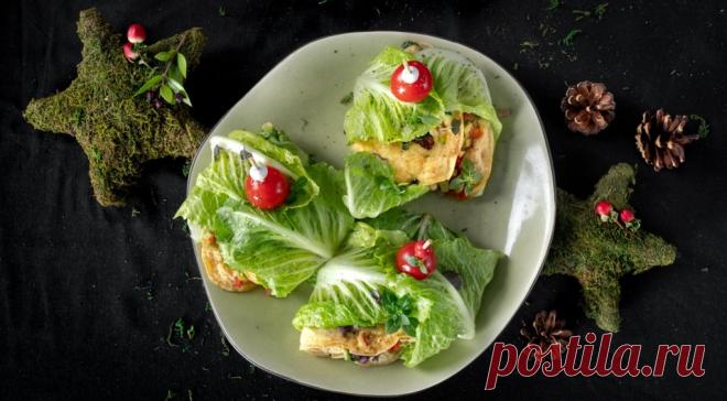 Треугольники из омлета с начинкой из авокадо-сальсы, упакованные в листья салата — ПУТЕШЕСТВУЙ ПО САЙТУ.