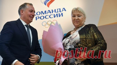 «Модно орать, словно тебя режут»: Покровская — о боязни проиграть, жалости к себе, «лишних» людях и одежде для полных. Многие девушки в группе психологически пока ещё не готовы к выступлению на чемпионате мира по синхронному плаванию. Об этом в интервью RT заявила тренер Татьяна Покровская. По её словам, если Майя Дорошко и Таня Гайдай ещё застали предыдущее поколение, то юниорки не успели, из-за чего их приходится «дрессировать» по шесть часов в день. В преддверии 75-летия специалист также…