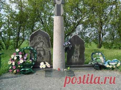 Памятник 150 пограничным псам, которые «порвали» полк фашистов в рукопашном бою...
