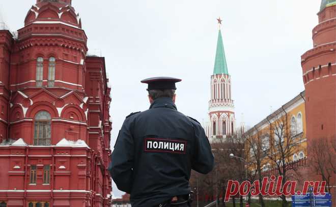 Из законопроекта исключили норму о безнаказанности сотрудников полиции. Из законопроекта о полиции, который дает полицейским право вскрывать бесхозные машины, оцеплять территории и проникать в дома, где могут находиться подозреваемые, исключили пункт о том, что за это они не несут ответственности