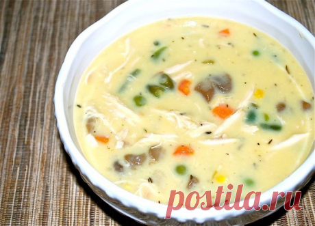 Сливочный суп с курицей и грибами..