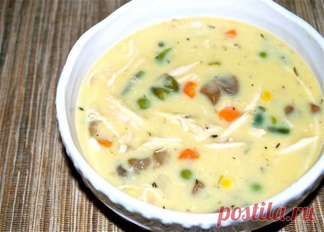 Сливочный суп с курицей и грибами..