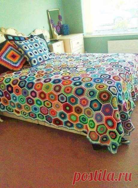 Уютная вязаная спальня