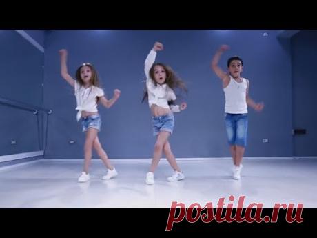 Самая лучшая песня-поздравление с днем рождения мужчине и женщине! Дети танцуют! Новая песня!)