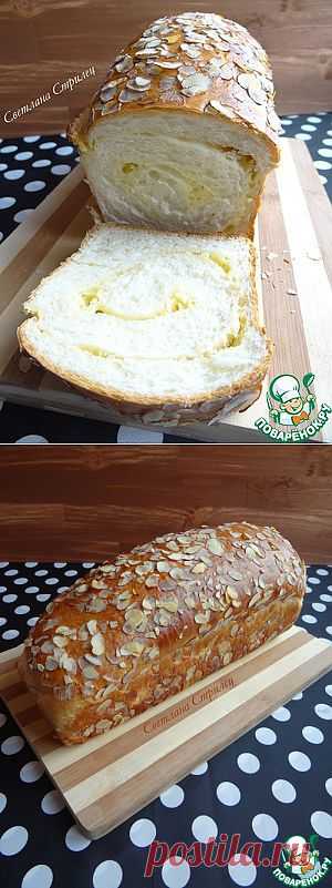 Сладкий хлеб со сливочной прослойкой и миндальными лепестками - кулинарный рецепт