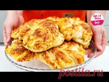 Готовлю ее без скалки, без яиц! Невероятно мягкие и слоистые, самые знаменитые турецкие булочки Ачма тесто:вода теплая - 100 мл = 0,5 стакана*молоко теплое - 150 мл = 3/4 стакана*дрожжи прессованные/сухие - 20/7 г = 1 ст.л./1.5 ч.л.сахар - 50 г = 2 ст.л.соль - 5 г = 1 ч.л. без горкирастительное масло - 50 мл = 3,5 ст.л.мука - 450 (+/-) г = 3,5 (+/-) стакана*&nbsp;Дополнительно:масло...