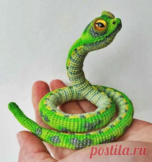 KUFER z artystycznym rękodziełem : Szydełkowe mistrzostwo