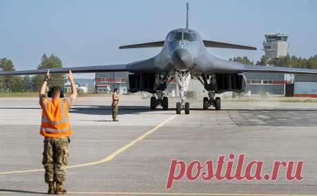 США отправили в Швецию сверхзвуковые бомбардировщики B-1B Lancer. Два стратегических бомбардировщика B-1B Lancer приземлились на авиабазе F21 Norrbotten в Лулео для учений. Начавшиеся в понедельник маневры по обороне страны были запланированы давно «в строжайшей секретности»