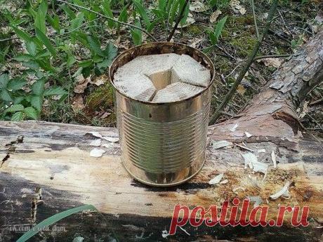 Индейская свеча. Вариация на тему. Среди проблем, которые сопутствуют любителям походов, рыбалки и пикников, есть проблема быстрого приготовления пищи или обогрева с использованием минимального количества топлива. В безлесной местности или зимой на льду костер не разведешь. Итак, берем консервную банку по форме «более высокую, чем широкую». Т.е. похожую на высокий стакан. Чтобы сделать ее «мангалом», пробиваем несколько отверстий для доступа воздуха. Только не с боков, а в дне, причем именно…